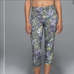 Lululemon full on luxtreme crop EUC size 4